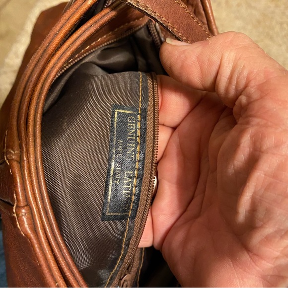 Vera Pella hand bag . Italian pLeather clean inside and outside . Barely used. - Picture 3 of 13